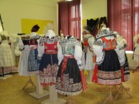 /album/fotogalerie-muzeum-lidovych-kroju-knezeves-z-cech-moravy-slezska-a-slovenska/a400-762-571-jpg/