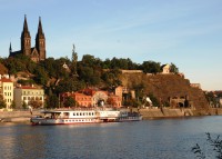 /album/fotogalerie-vysehrad-pevnost-tajemne-misto-z-baji-a-povesti/parnik-vysehrad-pod-vysehradem-jpg1/