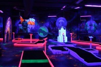 /album/fotogalerie-prague-golf-and-games-prvni-black-light-adventure-minigolf-v-praze-stolni-hry-a-unikove-hry/praguegolfandgames12-jpg1/