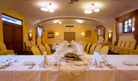 prague-hotel-chvalska-tvrz