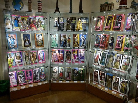 galerie-panenek-dollsland-v-praze-nejvetsi-stala-vystava-panenek-a-auticek