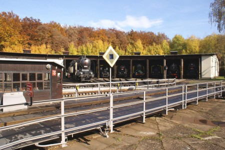 cd-muzeum-luzna-u-rakovnika-nejvetsi-zeleznicni-muzeum-v-cr- depo