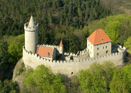 hrad-kokorin-romanticka-hradni-zricenina