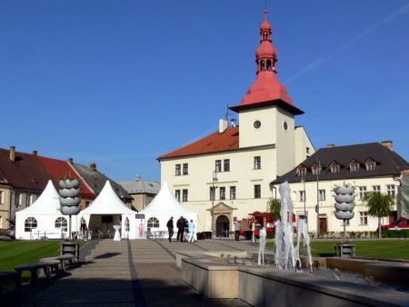 město a fontána