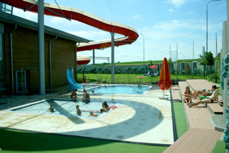 aquapark-a-koupaliste-barrandov-aquadream - venkovni-louka