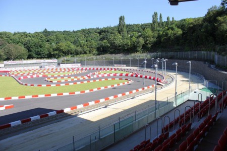 zavody-motokar-a-zavodnich-slapadel-v-greyhound-park-motol