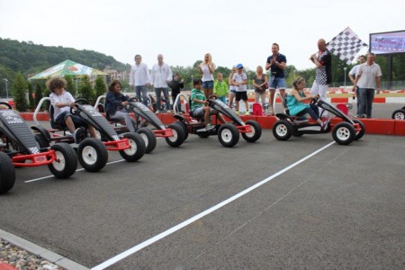 zavody-motokar-a-zavodnich-slapadel-v-greyhound-park-motol